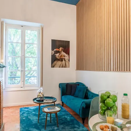 Apartment T2 Climatise De Charme, Pour Couple Proche Arenes Maisoncarreeconciergerie *